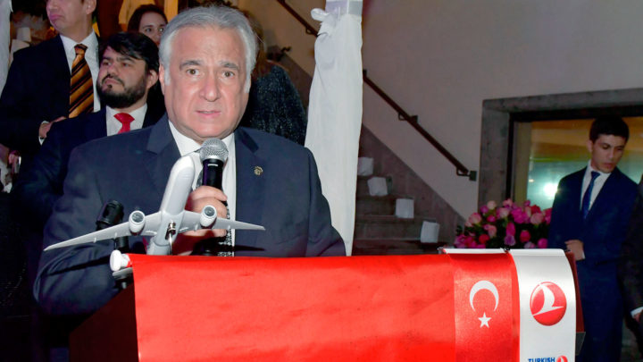 Miguel Torruco Marqués, secretario de Turismo de México, anuncia que Turkish Airlines ofrecerá vuelo directo de Estambul, Turquía, a la Ciudad de México y Cancún