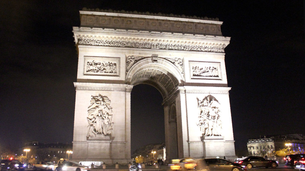 Arco del triunfo en París, Francia, número 1 entre las ciudades más hermosas