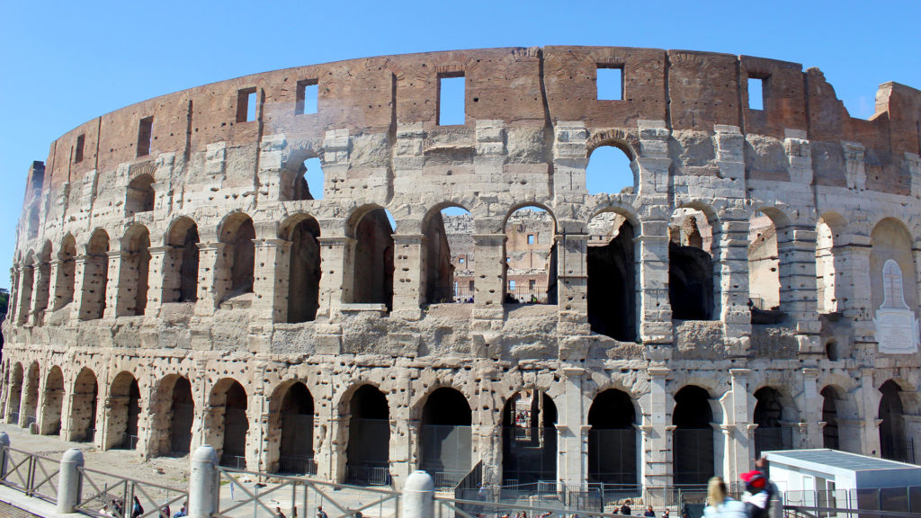 Coliseo en Roma, Italia, número 10 entre las ciudades más hermosas