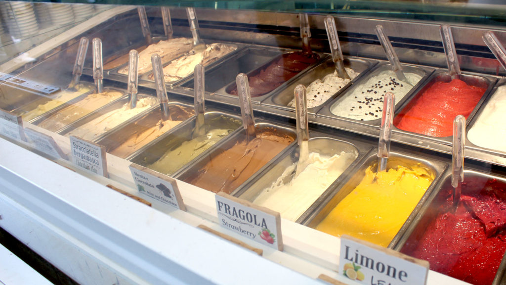 Variedad de sabores de gelato en Don Nino