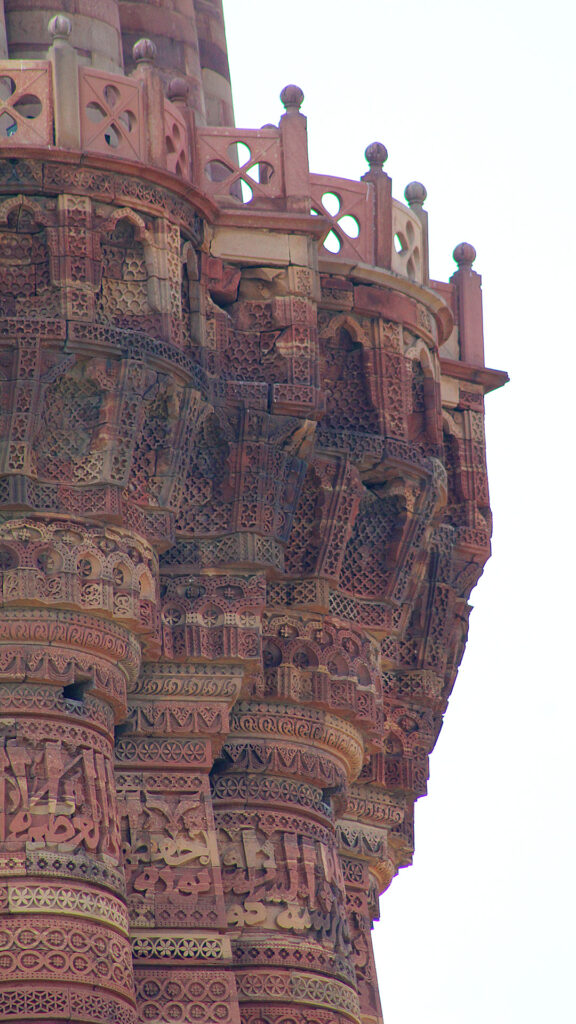 Detalle decorativo de Qutub Minar
