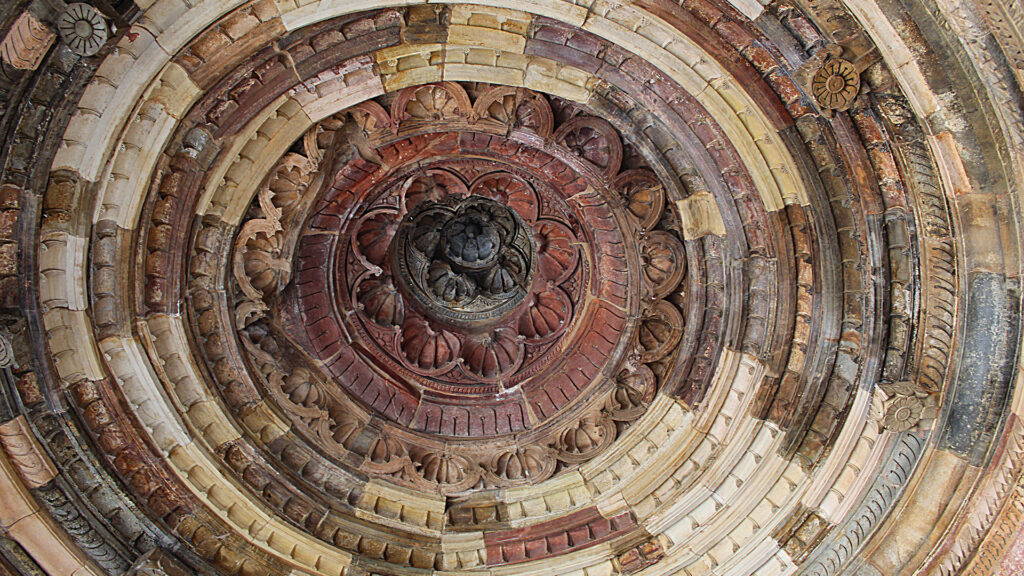 Techo de domo del Alai Darwaza | Alai Darwaza dome ceiling