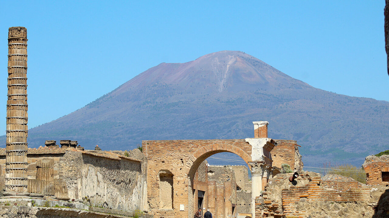 El monte Vesubio desde las ruinas de Pompeya | Mout Vesuvius from the ruins of Pompeii