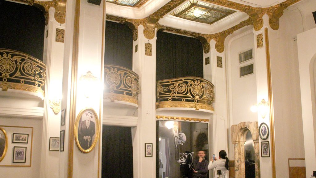 Balcones de la sala Tango Carlos Gardel