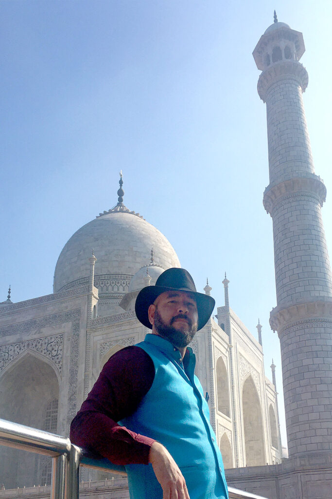Emilio Gómez en Fedora al Taj Mahal | Emilio Gómez in Fedora at the Taj Mahal