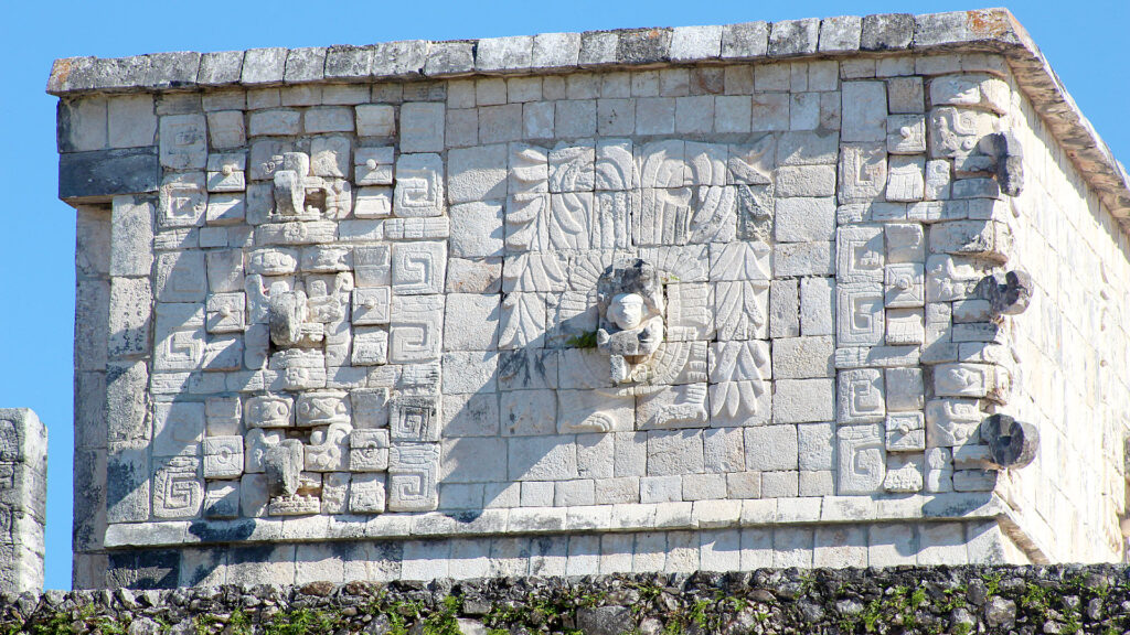Detalle del Templo de los guerreros en Chichén Itzá | Detail from the Temple of the Warriors at Chichén Itzá