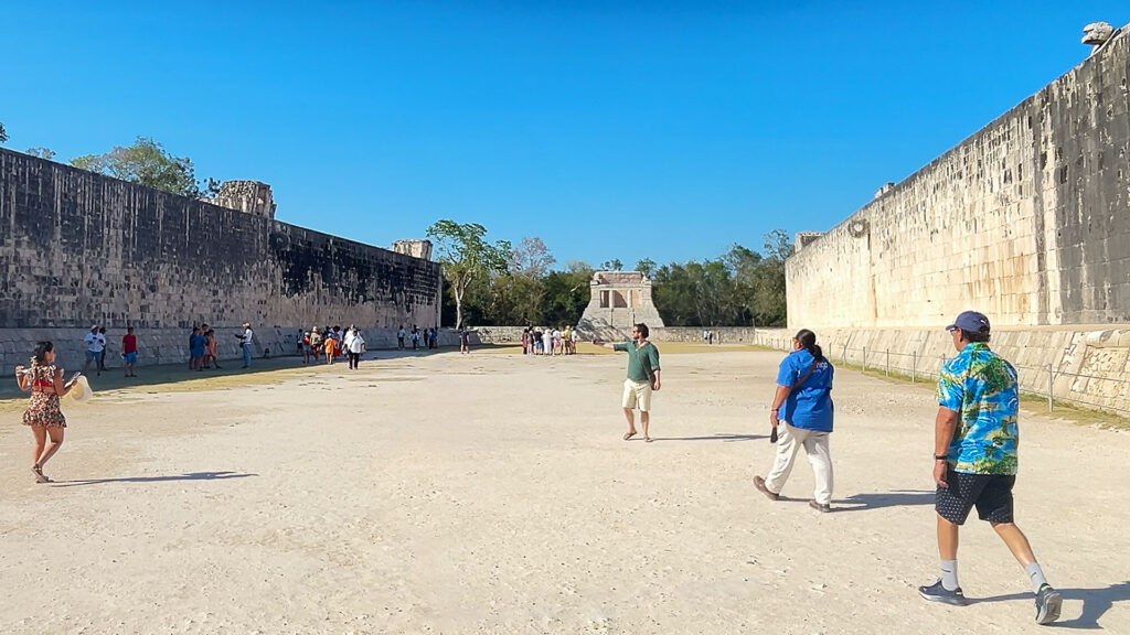 Gran juego de pelota en Chichén Itzá | Ball Game Court at Chichén Itzá