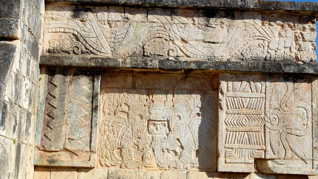 Relieve en el Plataforma de las Águlas y los Jaguares en Chichén Itzá | Relief on the Platform of the Eagles and Jaguars at Chichén Itzá