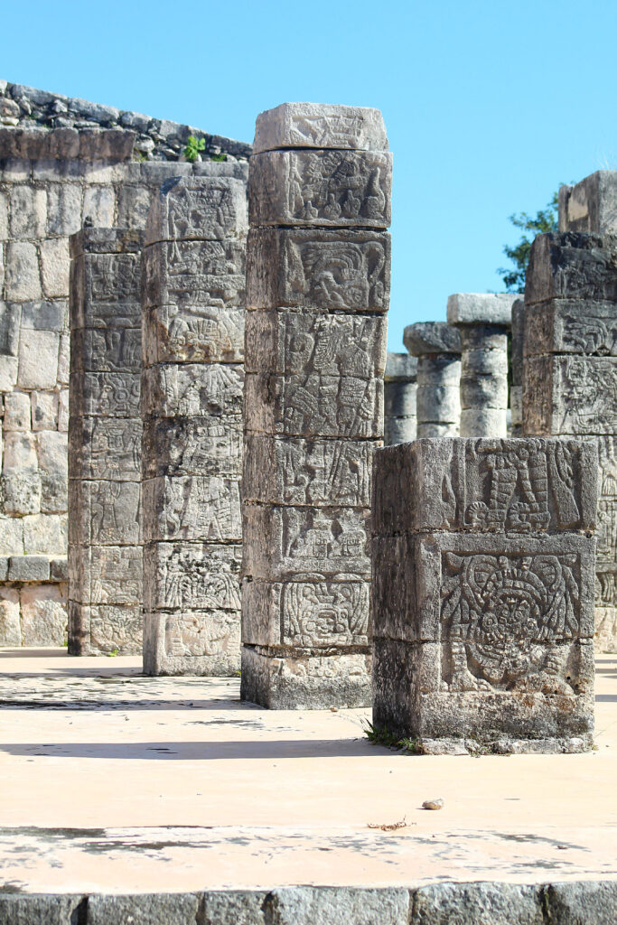Templo de las columnas esculpidas en Chichén Itzá | Temple of the Sculpted Columns at Chichén Itzá