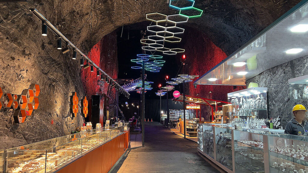Zona comercial subterránea | Underground Shopping Area